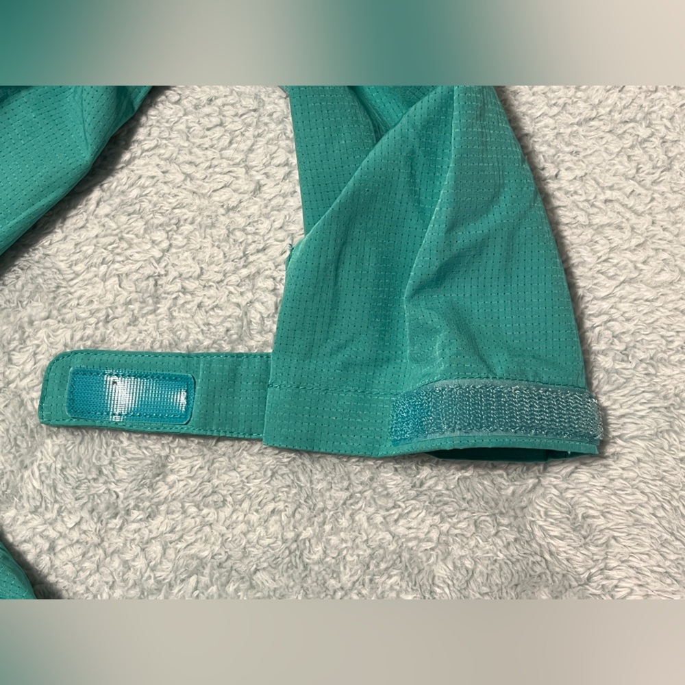 Lightweight green hooded jacket - Picture 9 of 11